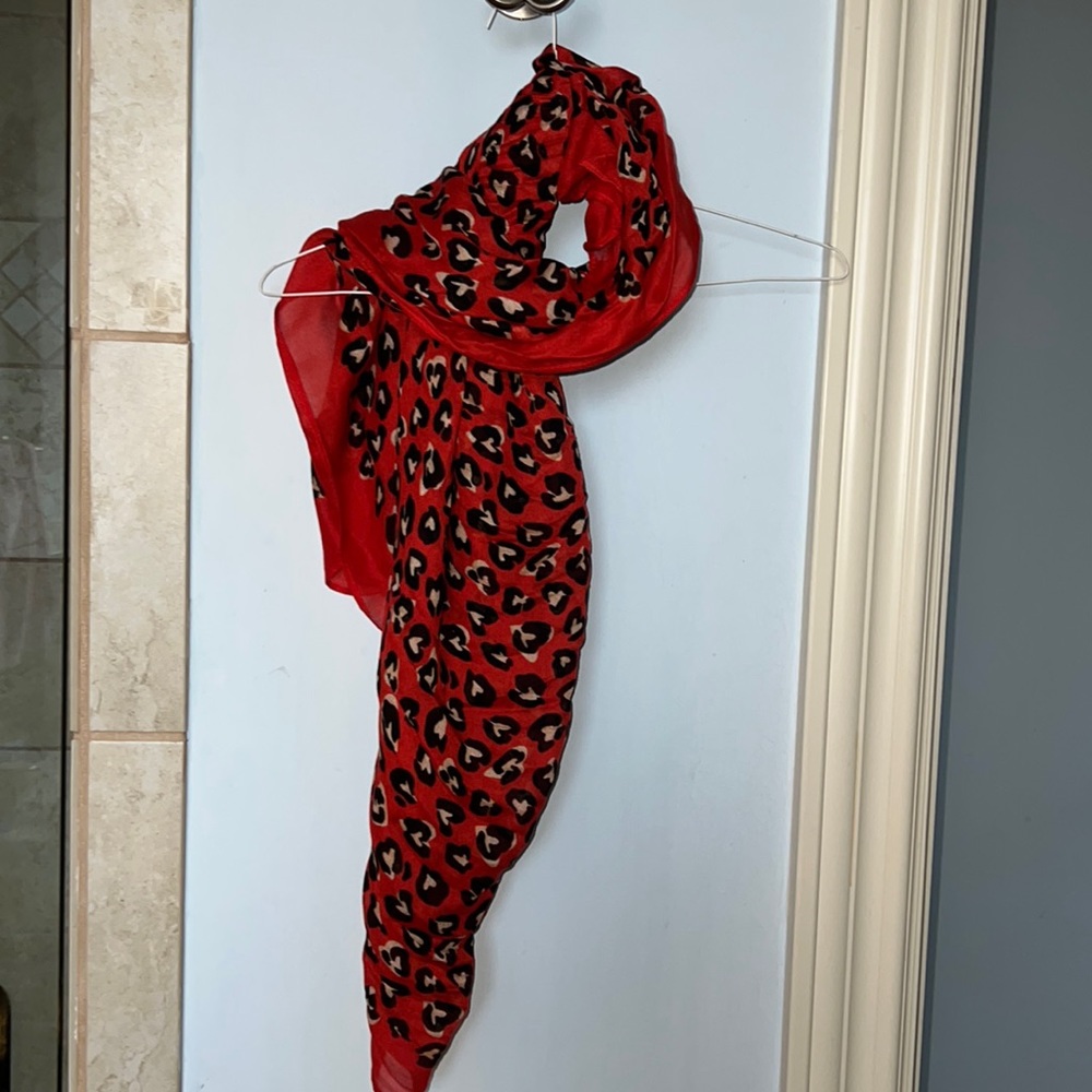 Stella & Dot scarf, leopard hearts.  Could be worn multiple ways!  34x78 inches.